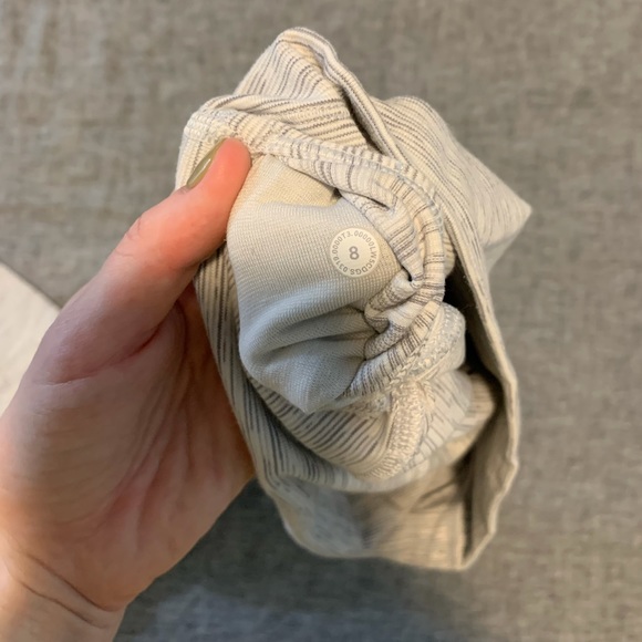 Lululemon High rise 28” wunder under leggings - Picture 3 of 7